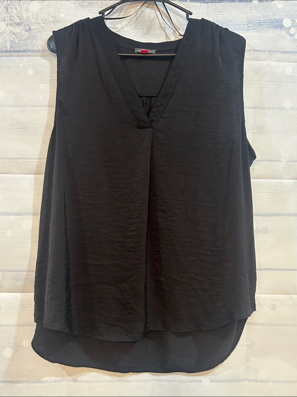 Vince Camuto Black Sleeveless V-Neck Flowy Camisole